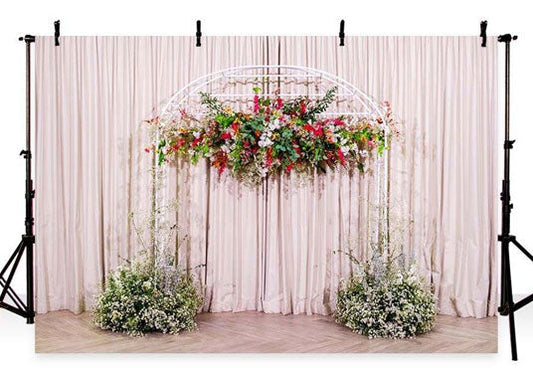 Toile de fond de mariage rideau rose d'herbe verte pour la photographie de fête de cérémonie