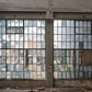 Toile de fond de photographie d'usine de hall d'atelier de grandes fenêtres SBH0199