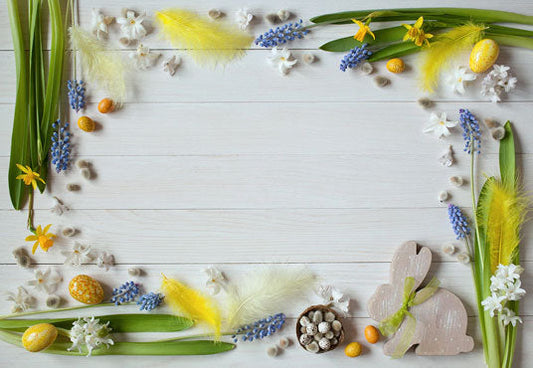 Toile de fond de mur en bois blanc joyeuses Pâques oeufs colorés pour la photographie