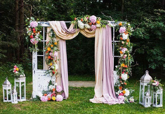 Toile de fond de porte de rideau rose de fleurs colorées pour la photographie de cérémonie de mariage