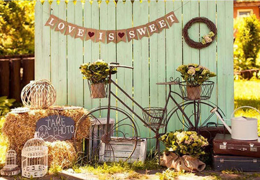 Toile de fond de thème de l'amour du printemps est doux de plancher en bois de bicyclette