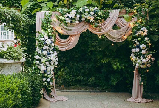 Toile de fond de belles fleurs feuilles vertes de porte pour la photographie de cérémonie de mariage