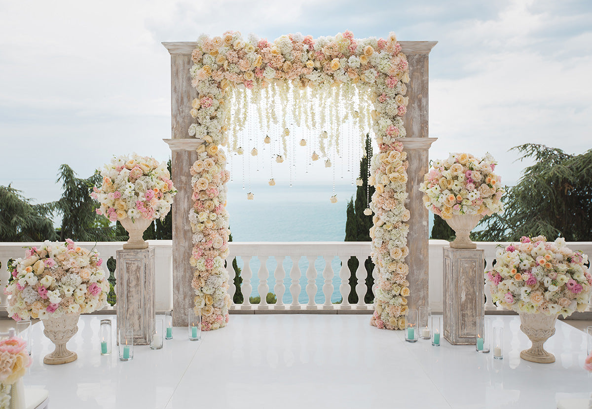 Toile de fond de photo de porte de fleurs de rose de plate-forme d'observation pour le mariage