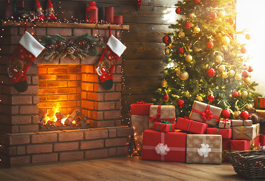 Toile de fond de cheminée chaussettes et cadeaux Noël photo